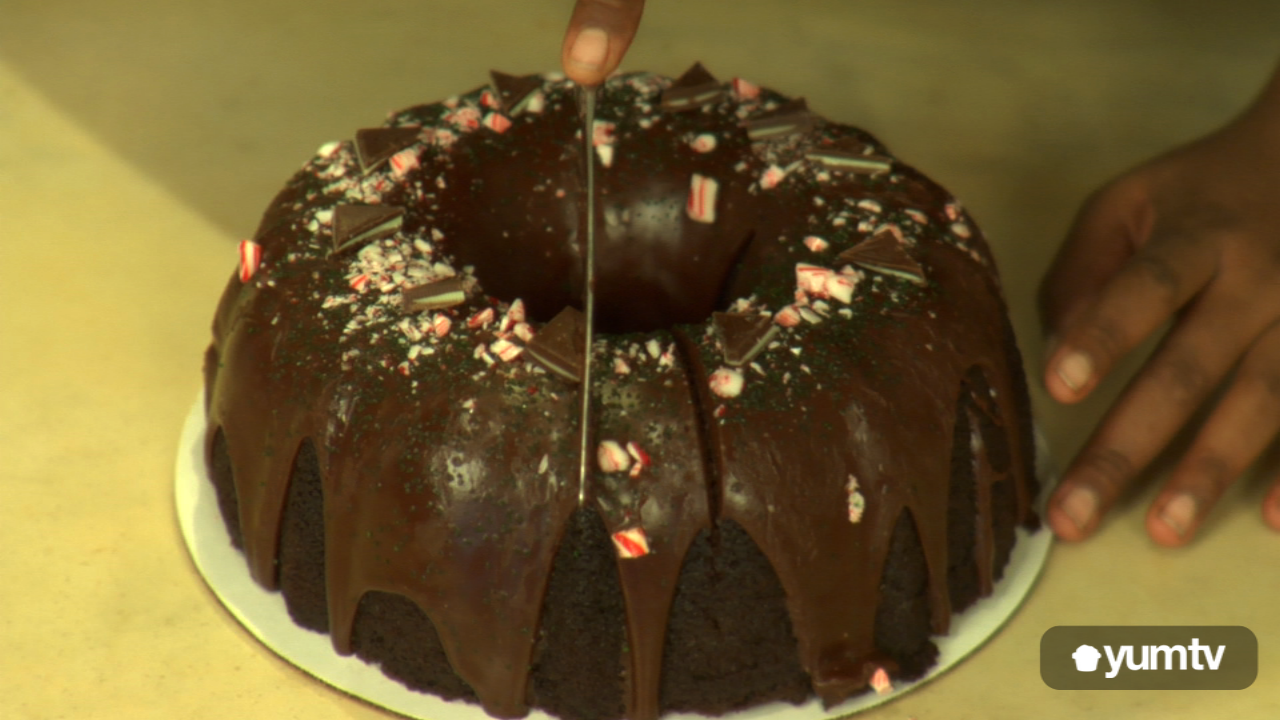 How to Bake the Best Homemade Gift: A Big Ol' Bundt Cake!