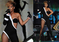 Photos of Rihanna and Justin Bieber Playing a Super Bowl Show 2010-02-05 10:00:26