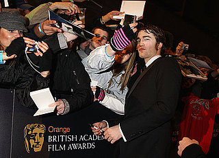 Photo Robert Pattinson on Red Carpet at BAFTAs
