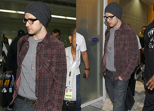 Photos of Justin Timberlake Arriving in the Philippines Before a Performance 2010-03-28 17:30:48