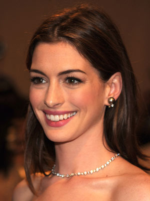 How to Get Anne Hathaway's Hair Color