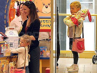 Pictures of Jennifer Garner and Violet Affleck At Build-A-Bear in LA