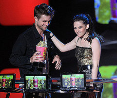 Robert Pattinson and Kristen Stewart at the 2010 MTV Movie Award