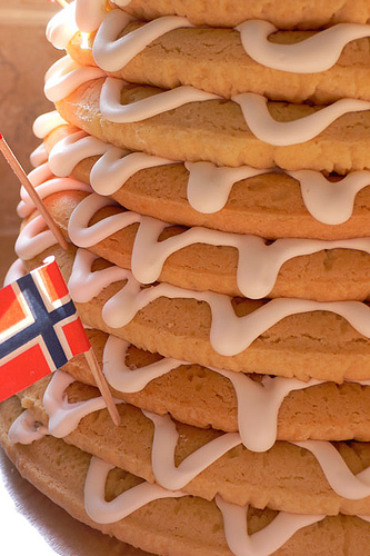 Wedding Cake Traditions From Around the World Trivia
