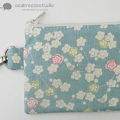 Mini zipper pouch with clip