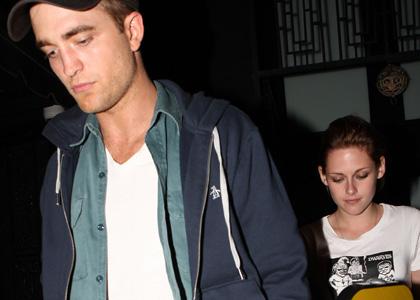 Robert Pattinson and Kristen Stewart were spotted out on a date in Los Angeles last night (July 6).