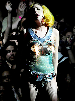 Hayley+williams+monster+outfit