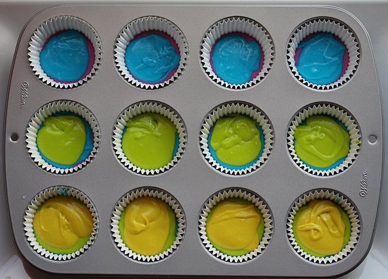 rainbow cupcake prep