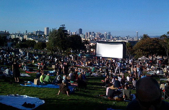 Packing Tips For Movie Night in the Park Packing Tips For Movie Night in the Park