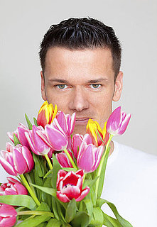 Romantic Bank Robber Leaves Bouquet For Teller