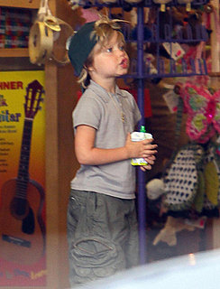 Pictures of Angelina Jolie, Shiloh Jolie-Pitt, Zahara Jolie-Pitt, Pax Jolie-Pitt