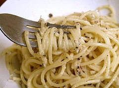 Fast, Easy, Five-Ingredient Recipe For Cacio e Pepe Pasta