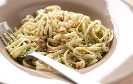 Vegan Recipe For Whole Wheat Linguine With Green Pea Pesto