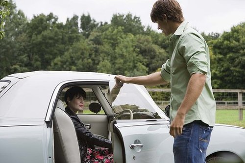Study Finds Old-Fashioned Etiquette No Longer Impresses Women