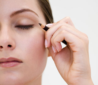 How to Use an Eyeliner Properly