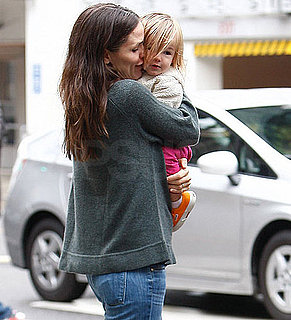 Pictures of Jennifer Garner Showering Seraphina Affleck in Kisses on a Rainy Day in LA