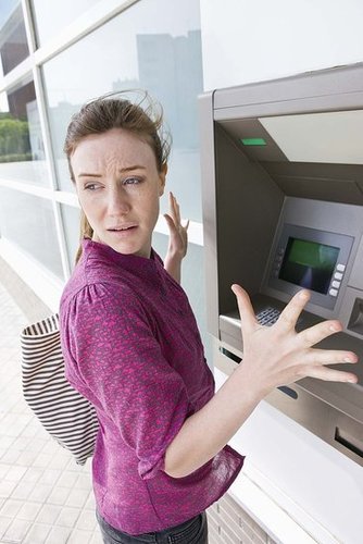 How to Avoid Bank Fees 2010-10-25 13:30:27