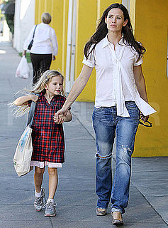 Pictures of Jennifer Garner and Violet Affleck Leaving School in LA 2010-11-04 11:30:00