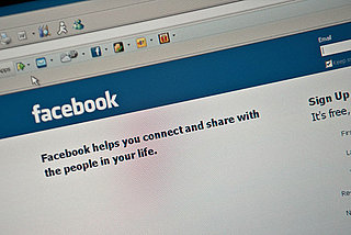 Heavy Social Network Use Could Lead to Risky Behavior in Teens
