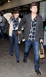Pictures of Joshua Jackson and Diane Kruger at LAX 2010-11-29 12:00:13