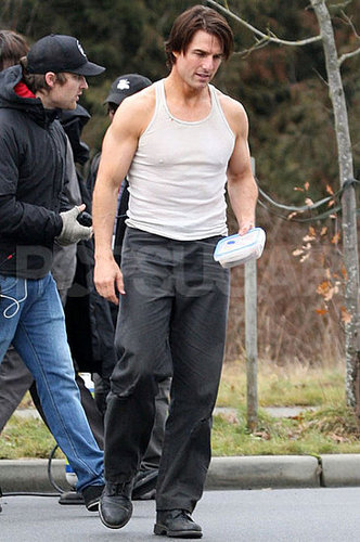 Pictures of Tom Cruise Filming Mission Impossible 4 in Vancouver 2010-12-14 06:00:00