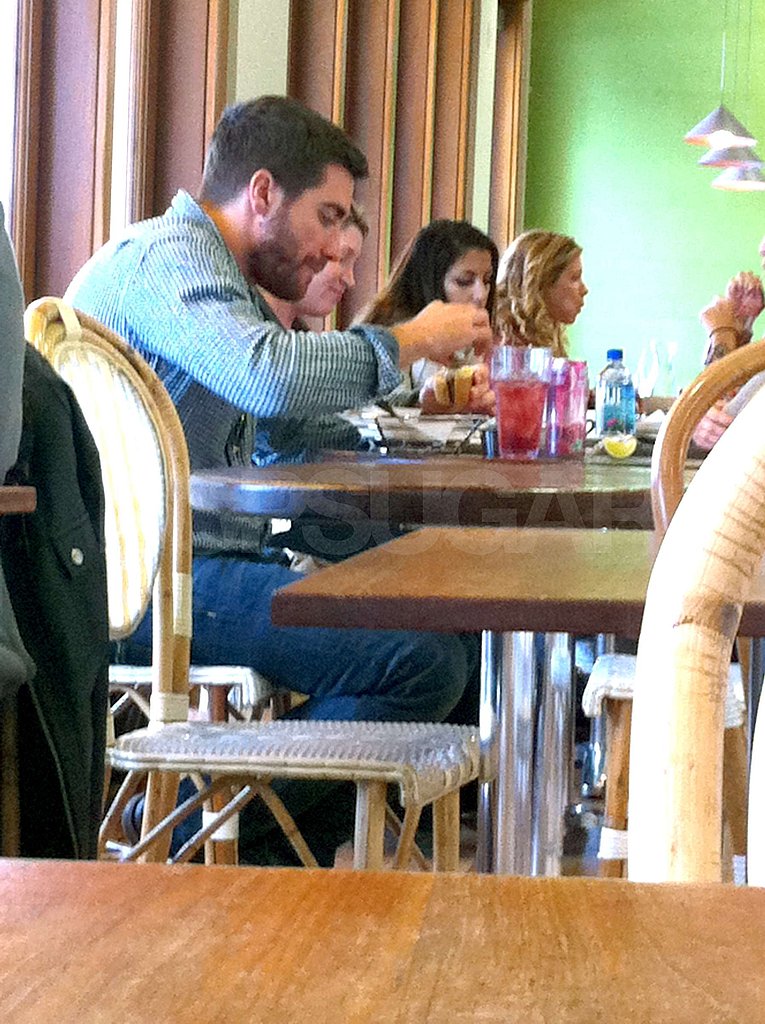 Pictures of Jake Gyllenhaal Eating Lunch at M Cafe in Los Angeles Pictures of Jake Gyllenhaal Eating Lunch at M Cafe in Los Angeles