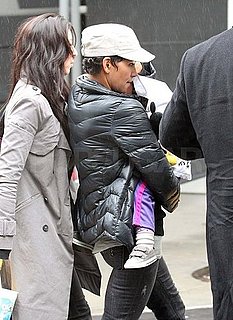 Pictures of Halle Berry and Nahla 2010-12-20 11:15:00