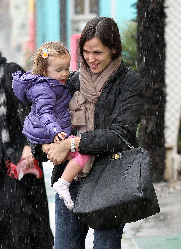 Jennifer Garner, Seraphina, and Violet Bowl Us Over With Cuteness! Jennifer Garner, Seraphina, and Violet Bowl Us Over With Cuteness!