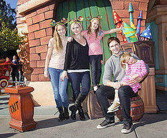 Pictures of Peter Facinelli and Jennie Garth at Disney With Their Daughters