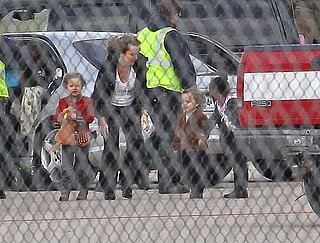 Fotos von Angelina Jolie auf dem Flughafen mit Shiloh und Zahara
