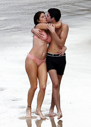 Pictures of Famous Moms in Bikinis