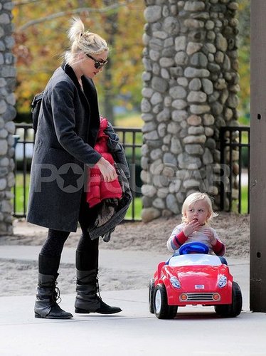 Pictures of Gwen Stefani Playing at Park With Zuma