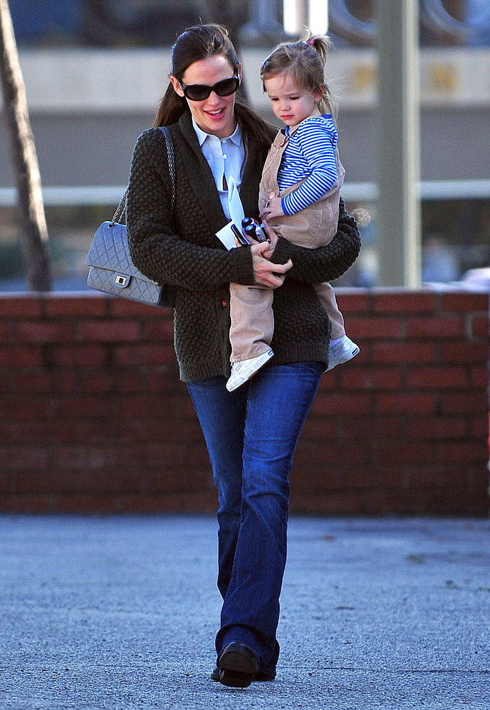 Jennifer Garner Takes Her Adorable Daughters to the Dentist Jennifer Garner Takes Her Adorable Daughters to the Dentist