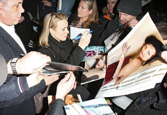 Rachel McAdams Stops to Say Hi to Her London Fans Rachel McAdams Stops to Say Hi to Her London Fans