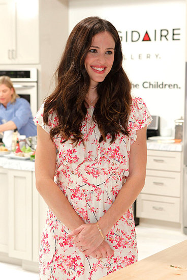 Jennifer Garner Talks Valentine's Day Plans With Ben, Sera, and Violet and Cooks For a Cause Jennifer Garner Talks Valentine's Day Plans With Ben, Sera, and Violet and Cooks For a Cause