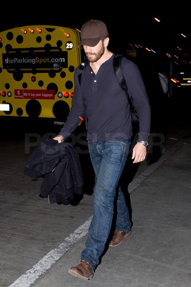 Pictures of Jake Gyllenhaal Arriving at LAX Solo Pictures of Jake Gyllenhaal Arriving at LAX Solo