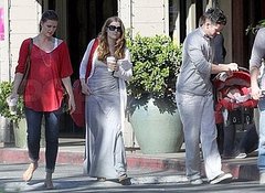 Pictures of Amy Adams With Daughter Aviana in LA Pictures of Amy Adams With Daughter Aviana in LA