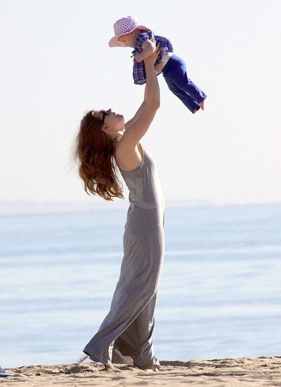 Amy Adams and Aviana Share a Day at the Beach Ahead of Her Big Oscar News! Amy Adams and Aviana Share a Day at the Beach Ahead of Her Big Oscar News!