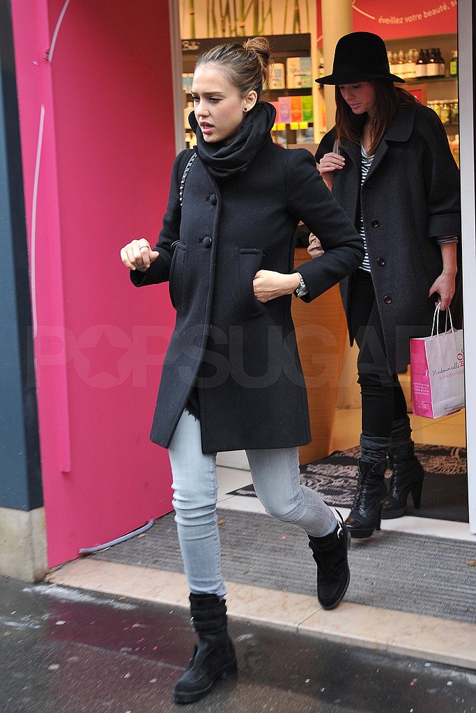 Jessica Alba Pushes Through Jet Lag and Finds Her Second Wind to Shop Jessica Alba Pushes Through Jet Lag and Finds Her Second Wind to Shop