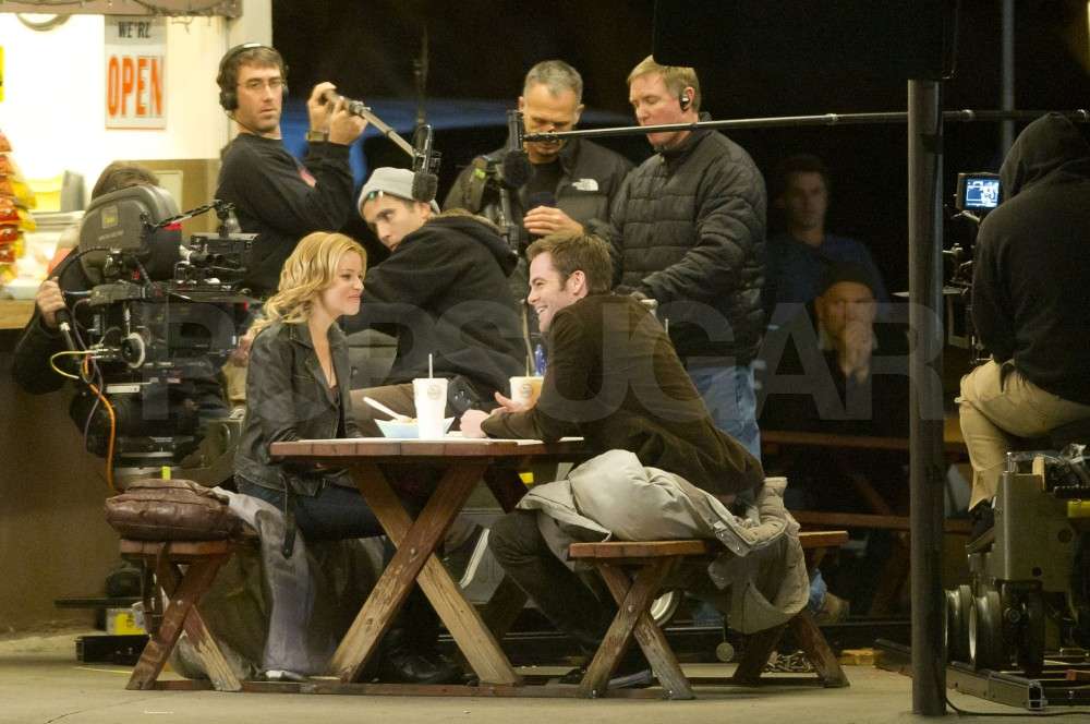 Chris Pine Welcomes Elizabeth Banks to the Set With Tacos Chris Pine Welcomes Elizabeth Banks to the Set With Tacos