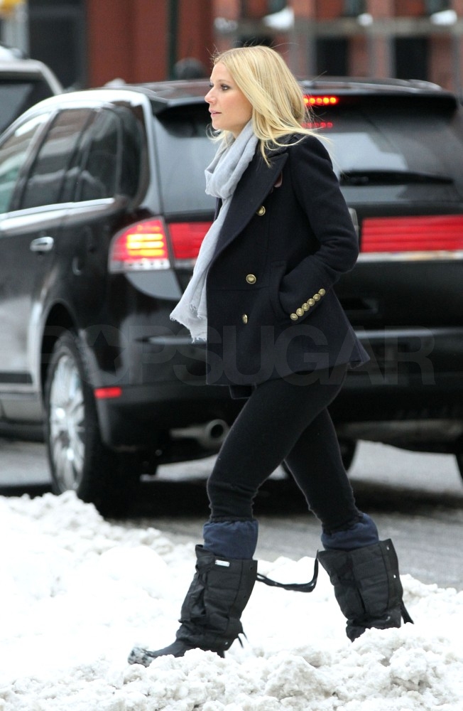 Pictures of Gwyneth Paltrow in the NYC Snow Pictures of Gwyneth Paltrow in the NYC Snow