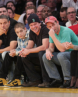 Pictures of Matt Damon, Zac Efron, Brooklyn Decker at Celtics vs. Lakers Game in LA 2011-01-31 07:36:32