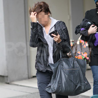 Guess Who Carried an Enormous Balenciaga Bag? Guess Who Carried an Enormous Balenciaga Bag?