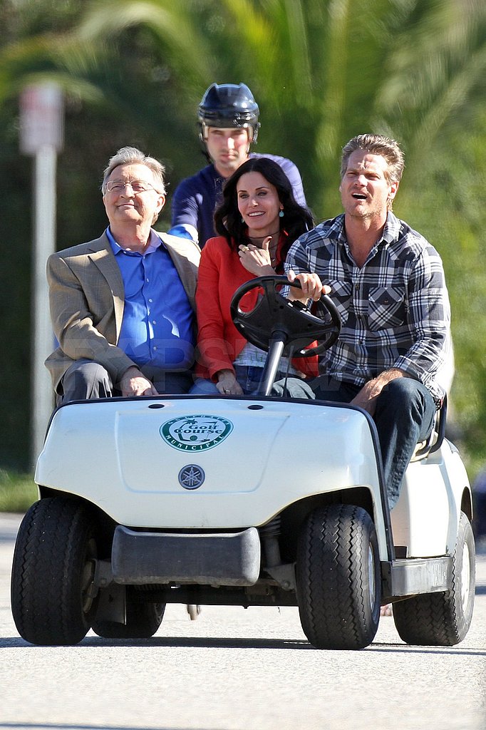 Pictures of Courteney Cox and the Cougar Town Cast Shooting a Funny Scene in LA Pictures of Courteney Cox and the Cougar Town Cast Shooting a Funny Scene in LA