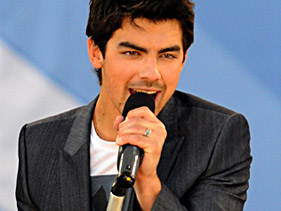 Joe Jonas May Drop Solo Album Next Year ??