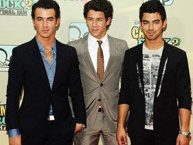 Kevin Jonas Says He's Had No Contact With Demi Lovato ??