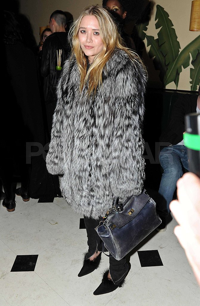 Pictures of Mary-Kate Olsen at Vladimir Restoin-Roitfeld's RETNA Art Exhibition in NYC Pictures of Mary-Kate Olsen at Vladimir Restoin-Roitfeld's RETNA Art Exhibition in NYC