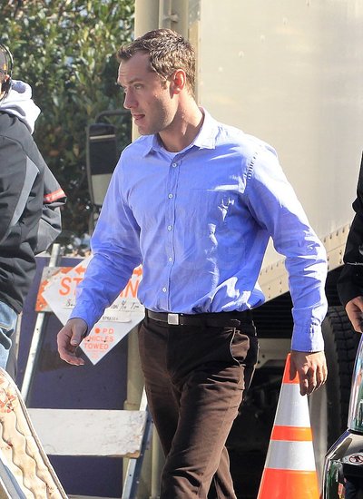 Pictures of Jude Law on the Set of Contagion Filming in San Francisco Pictures of Jude Law on the Set of Contagion Filming in San Francisco