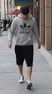 Pictures of Channing Tatum With Leg Injury in LA 2011-02-25 02:03:00