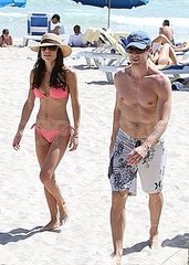 Pictures of Bethenny Frankel in an Orange Bikini Pictures of Bethenny Frankel in an Orange Bikini
